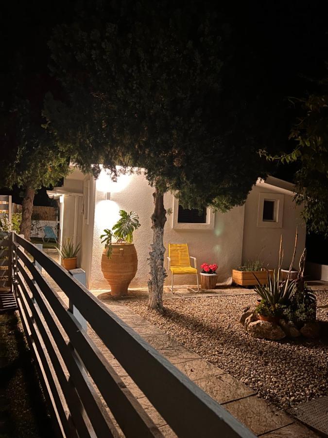 Ferienwohnung Under The Vine Garden House Platánion Exterior foto