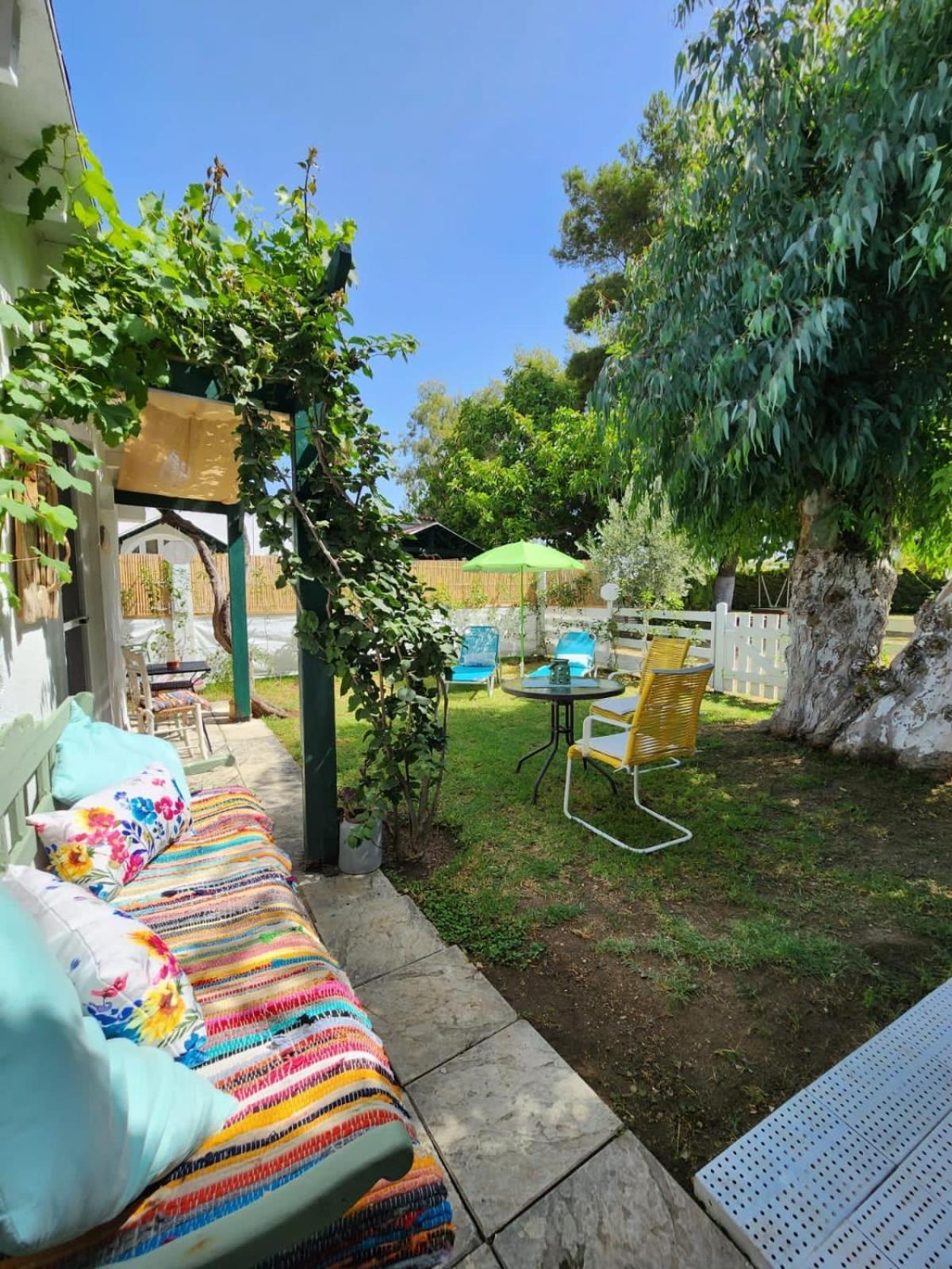 Ferienwohnung Under The Vine Garden House Platánion Exterior foto